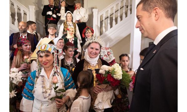 Ревија народних ношњи Шапчанке у САД