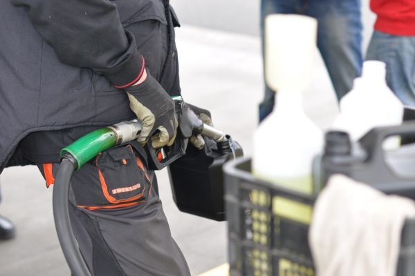 Скупље гориво у Србији, евродизел 200 динара по литру, а бензин 170 динара
