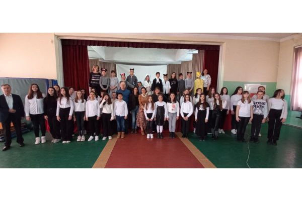 Светски дан бајки у ОШ „Вук Караџић“ Шабац – извођење јапанске бајке "Мишје венчање"