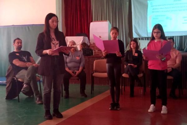 Дан розе мајица у ОШ „Вук Караџић“ − Дан борбе против вршњачког насиља