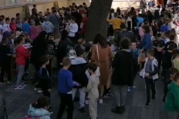 Prodajna izložba đačkih radova u OŠ "Janko Veselinović"