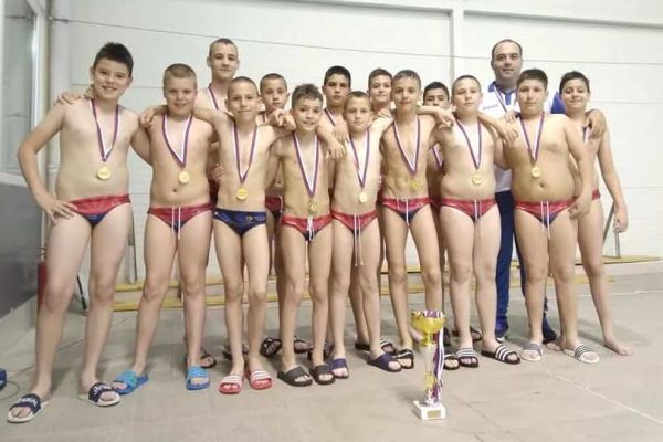 Најмлађи ватерполисти у борби за регионални трофеј