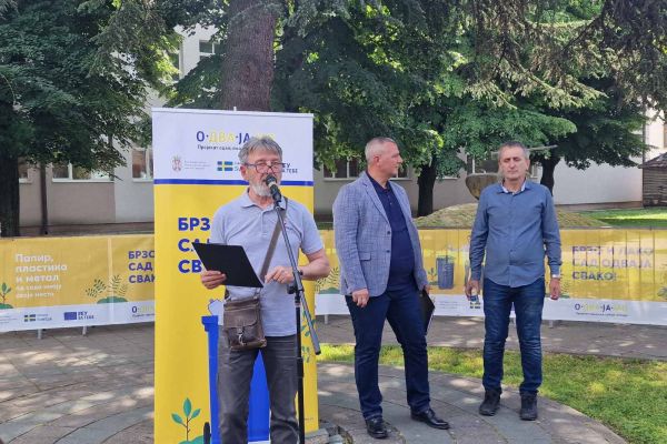 Promocija projekta „O-dva-ja-mo“ ispred OŠ „Mika Mitrović“ u Bogatiću
