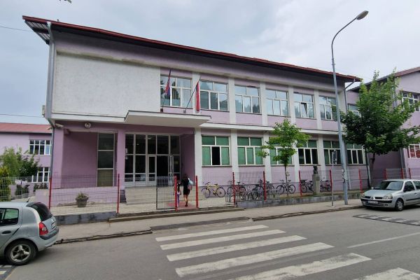 U Lazinoj školi zabranjeno korišćenje mobilnih telefona