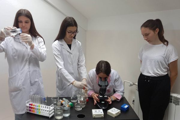 U Medicinskoj školi u Šapcu danas otvoren Mejkers lab