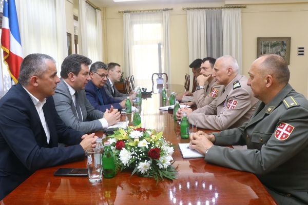 Sastanak predstavnika Vojske Srbije i gradonačelnika Šapca o daljoj zajedničkoj saradnji u vanrednim situacijama