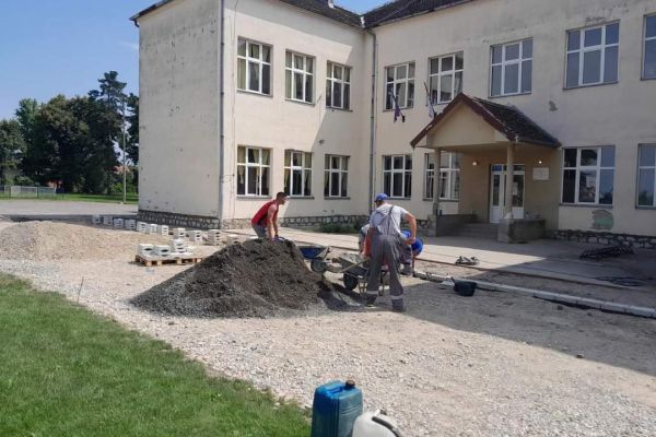 Радови у ИО Варна ОШ "Лаза К.Лазаревић"