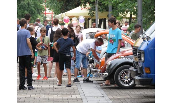 Posebni ljudi koje spaja ljubav prema posebnim automobilima