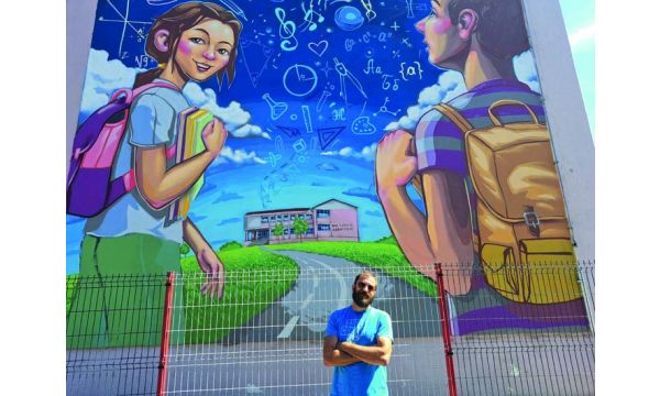 „Moj univerzum“ krasi zid  Lazine škole