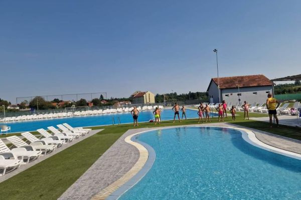 Kupališna sezona na bazenima Vladimirci završava se 15. septembra