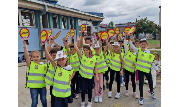 Druženje dece i policajaca u „Jevremovoj“