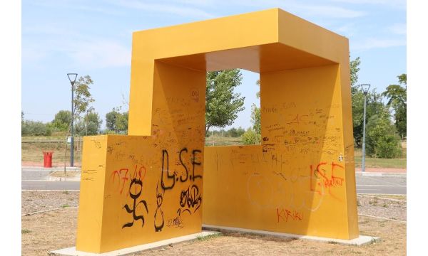 Umetnička dela i javni objekti na meti vandala