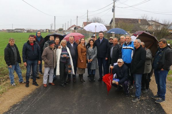 Na Letnjikovcu urađen asfalt, pešačka staza i ulična rasveta