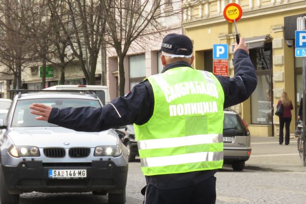 Dva udesa, troje povređenih