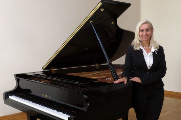 Нов полуконцертни клавир за Музичку школу у Шапцу