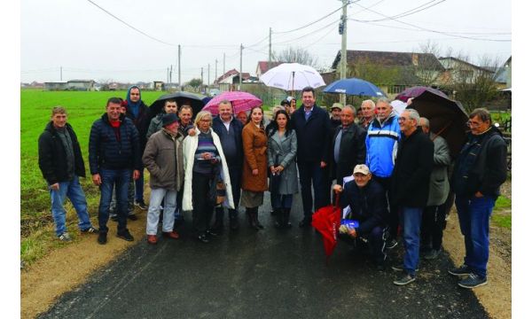 Асфалт, пешачка стаза и улична расвета