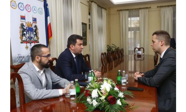 Državni sekretar Dabić uručio Gradu 20 laptop računara