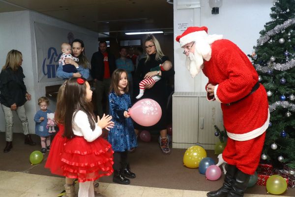 Бора Божанић, најпознатији шабачки Деда Мраз, поручује деци и онима који носе искру радости у себи: Драга децо, ви сте наше звездано јато