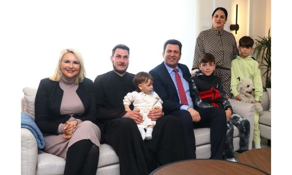Ministarka i gradonačelnik posetili porodicu Jančić
