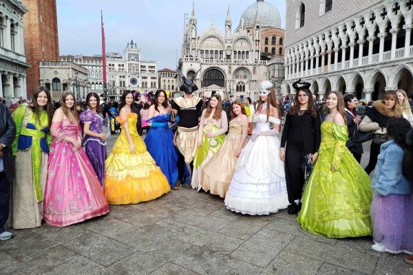 Шабачке мажореткиње у Венецији очарале туристе