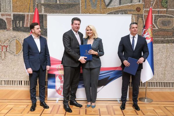 Gradonačelnik Pajić sa ministarskom Kisić potpisoa ugovor o dodeli sredstava za nabavku poklon paketa za bebe rođene 2024. godine