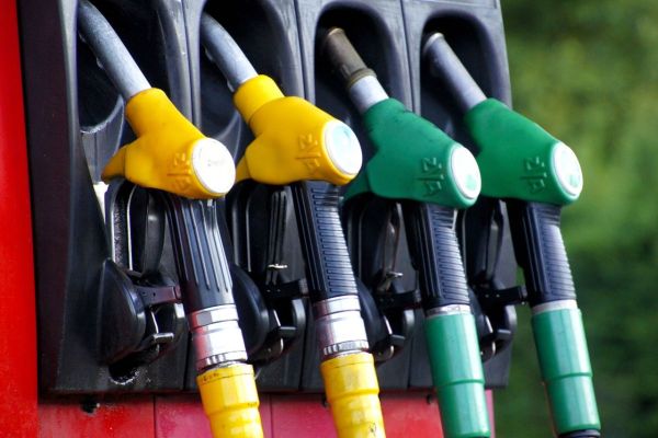 Дизел у Србији појефтињује два динара, бензин по истој цени
