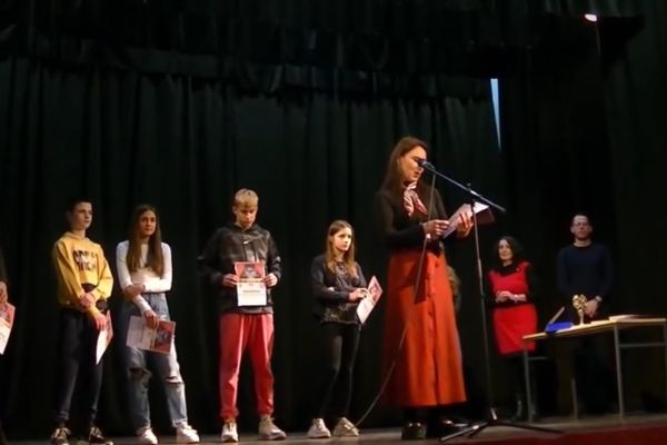„Plava planeta na kraju sveta“ nagrađena na Festivalu „Velika školska pozornica“ u Topoli