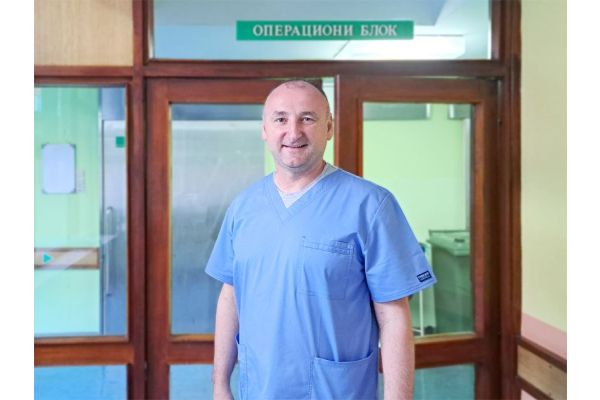 Др Драган Петровић одбранио рад из лапароскопске хирургије