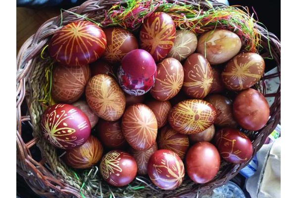 Традиционално шарање јаја и обичаји