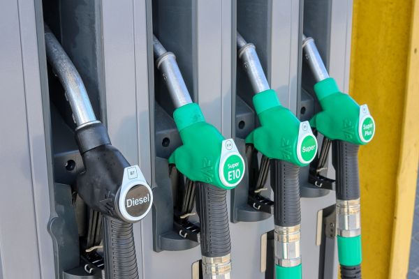 Benzin u Srbiji pojeftinjuje dva dinara, a dizel po istoj ceni do 31. maja