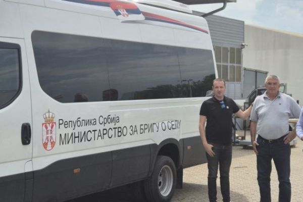 Opštini Vladimirci minibus od Ministarstva za brigu o selu