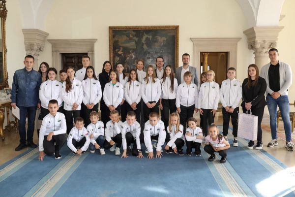 Filip i Danica Karađorđević ugostili članove TK Mladost