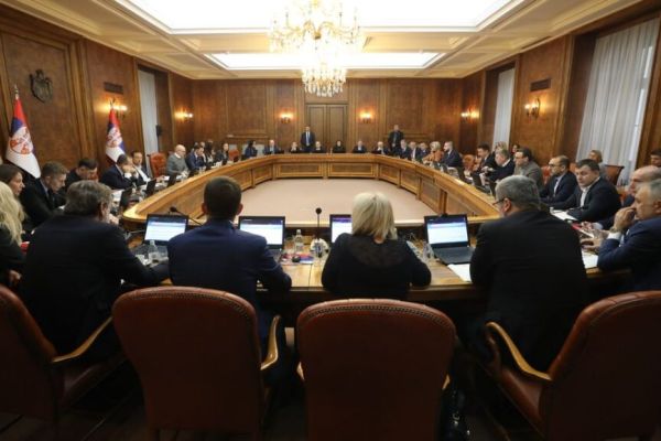 Влада на још шест месеци ограничила цене деривата. Евродизел за пољопривреду 179 динара