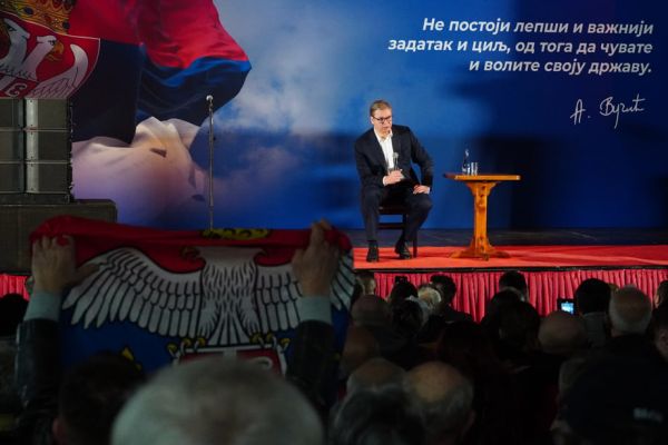 Вучић у Александровцу: Србијом неће управљати улица, већ грађани одлуком на изборима