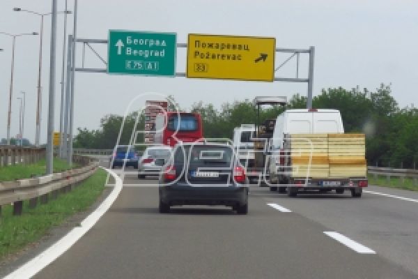 АМСС: После подне повремено влажни коловози, без задржавања на граници за путничка возила