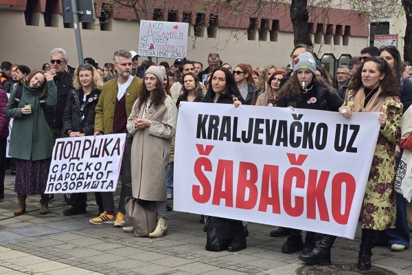 Protest ispred Šabačkog pozorišta