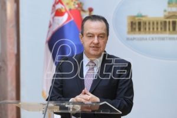 Дачић: Синоћ мањи број инцидената, мирни протест апсолутно слободан