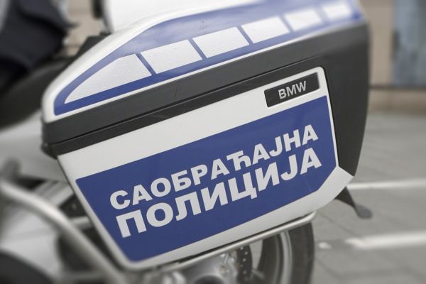 Ухапшен возач који је у насељу Беле воде аутомобилом марке „БМВ“ оборио три особе