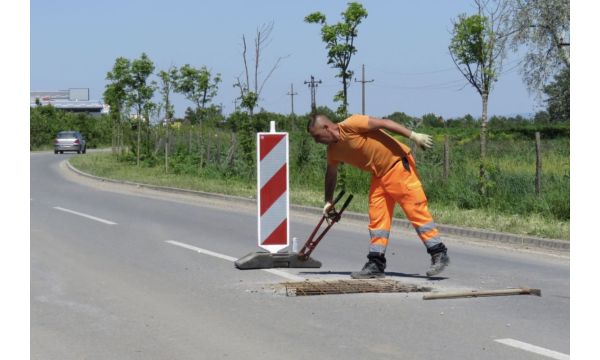 Sanacija šahtova na putu pored Mlekare, opet