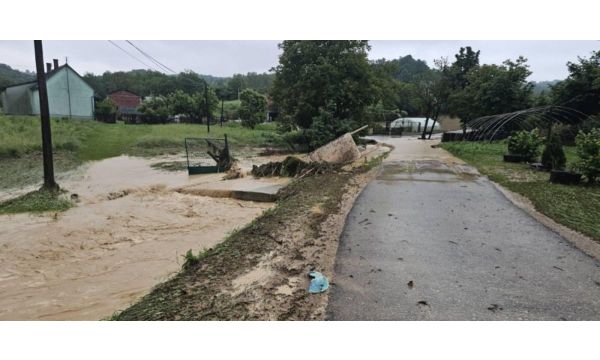 Вода оштетила путеве, град уништио род воћа