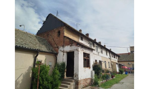 Stara dama (ne)odoleva vremenu