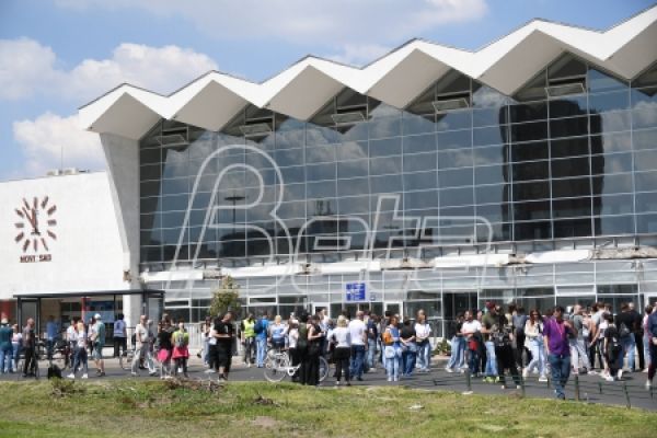 Devojka povređena u padu nadstrešnice ide na rehabilitaciju