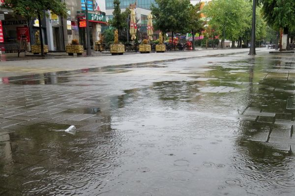Upozorenje RHMZ-a: Pljuskovi i grmljavina popodne