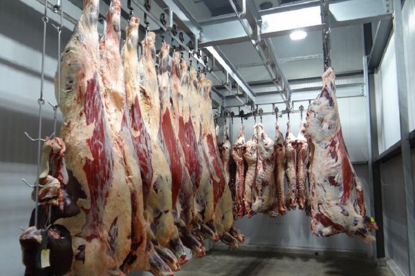 Sa pijaca za dva dana povučeno gotovo dve tone mesnih i mlečnih proizvoda