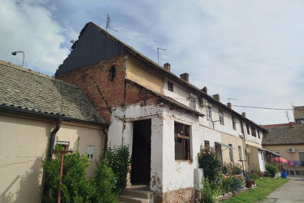 Stara dama (ne)odoleva vremenu