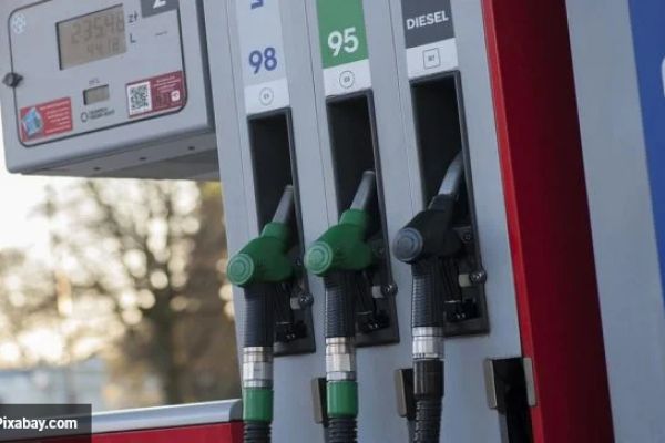 Benzin jeftiniji za dinar, evrodizel po istoj ceni
