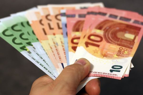 Devizni kurs: Evro u ponedeljak 117,19 dinara