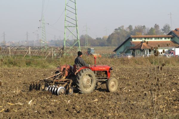 Poreska uprava: Mesečna osnovica za 2025. za obračun doprinosa poljoprivrednicima