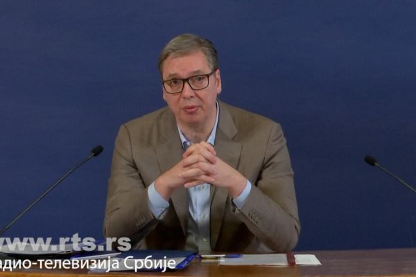 Председник Александар Вучић обраћа се јавности из зграде Генералног секретаријата на Андрићевом венцу