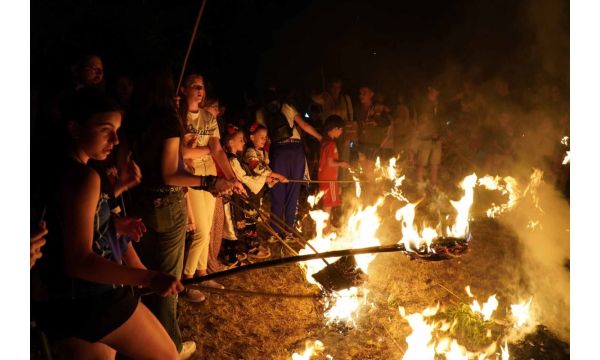 Veče svetlosti, tradicije i dečje radosti u Belotiću